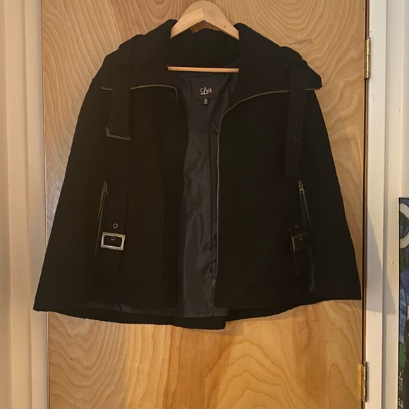 Unique Luii Black Wool Zippered Cape with Buckle Details and Pockets, Size Small - Picture 5 of 5